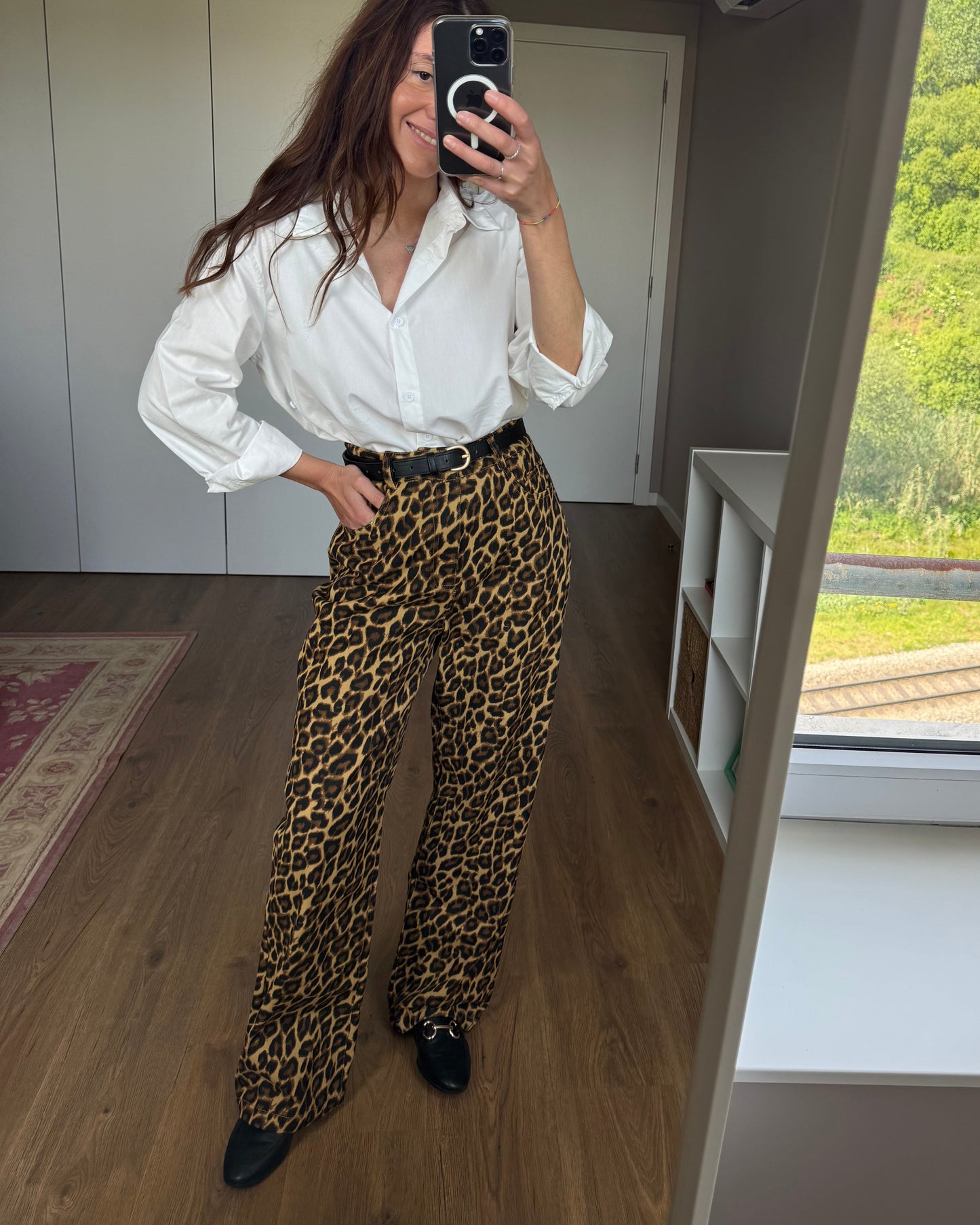 Vaqueros de pierna ancha con estampado animal
