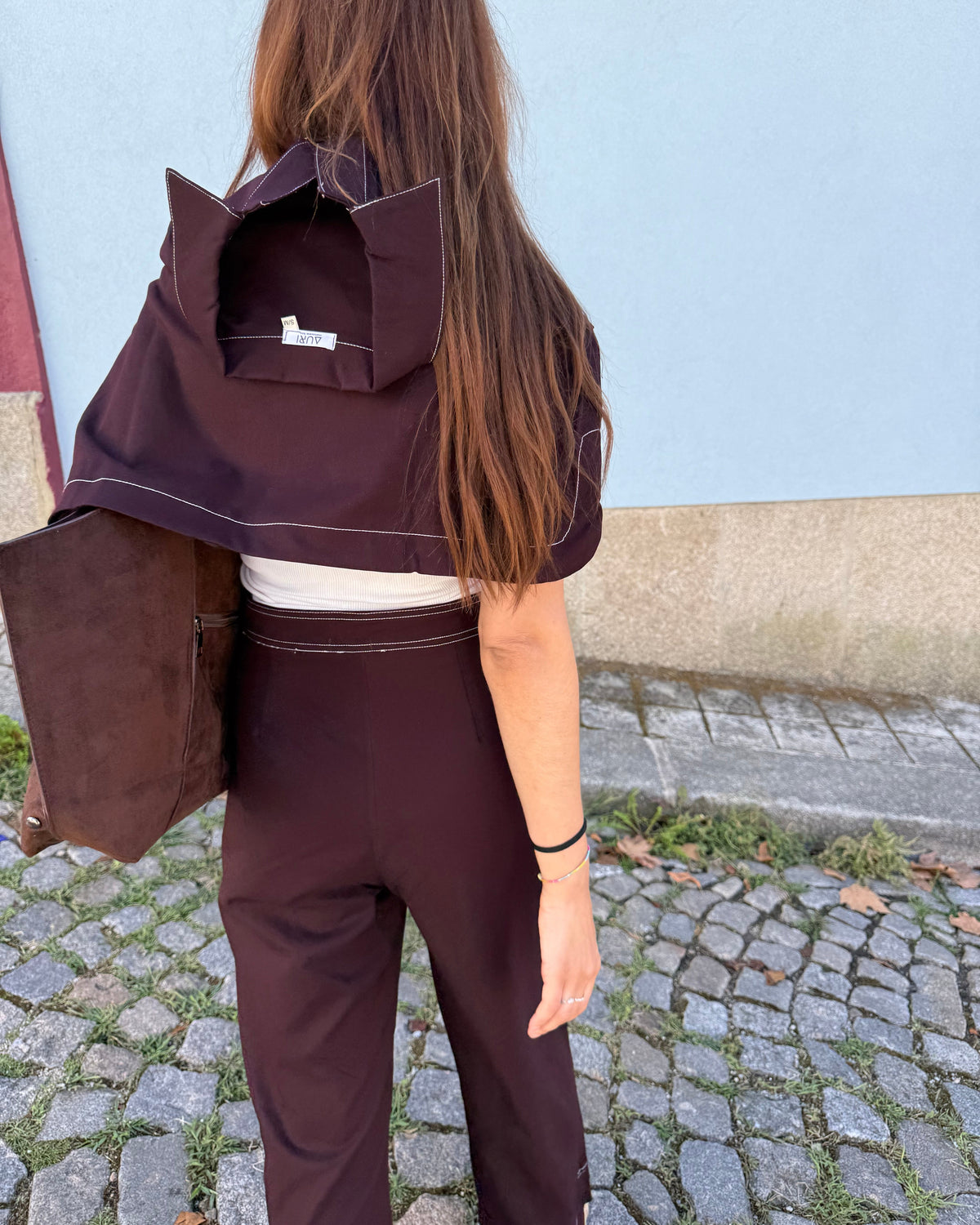 Calças retas com detalhe de costuras - Bordeaux