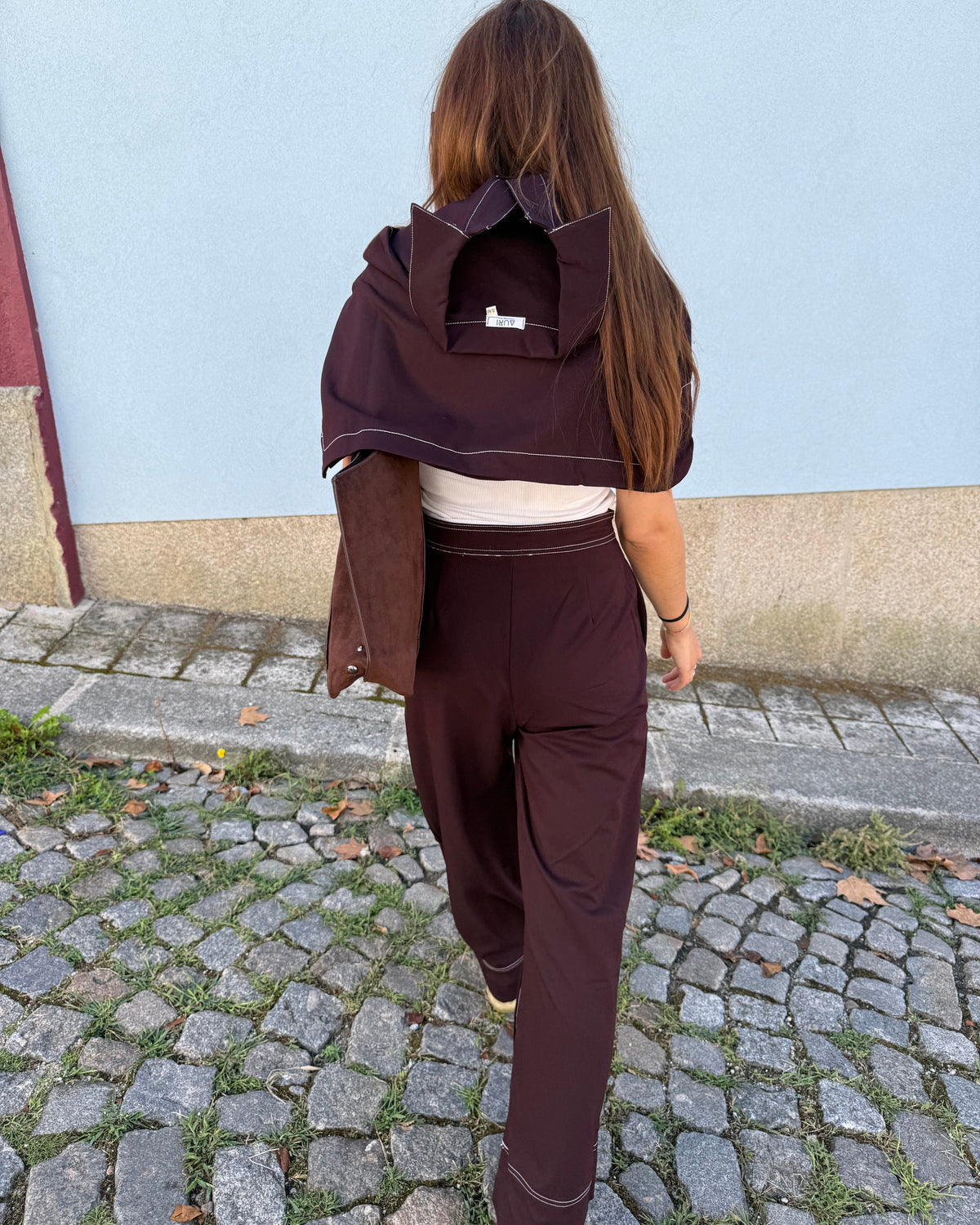 Calças retas com detalhe de costuras - Bordeaux