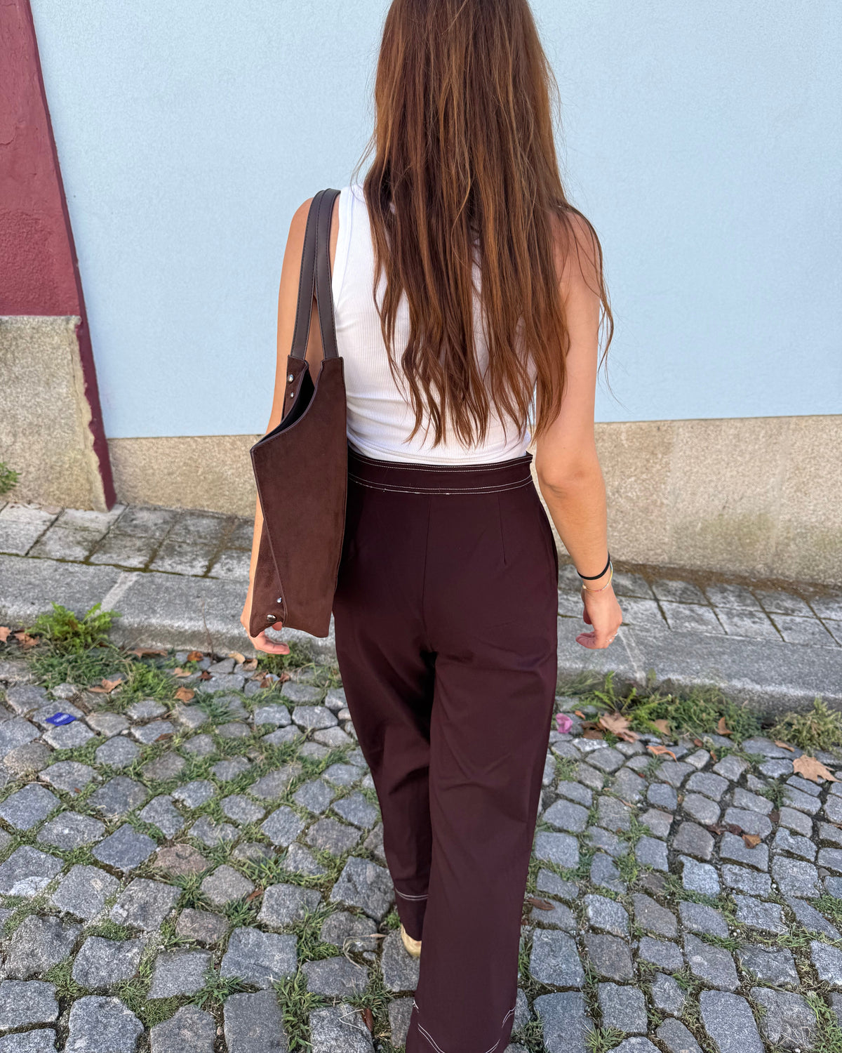 Calças retas com detalhe de costuras - Bordeaux