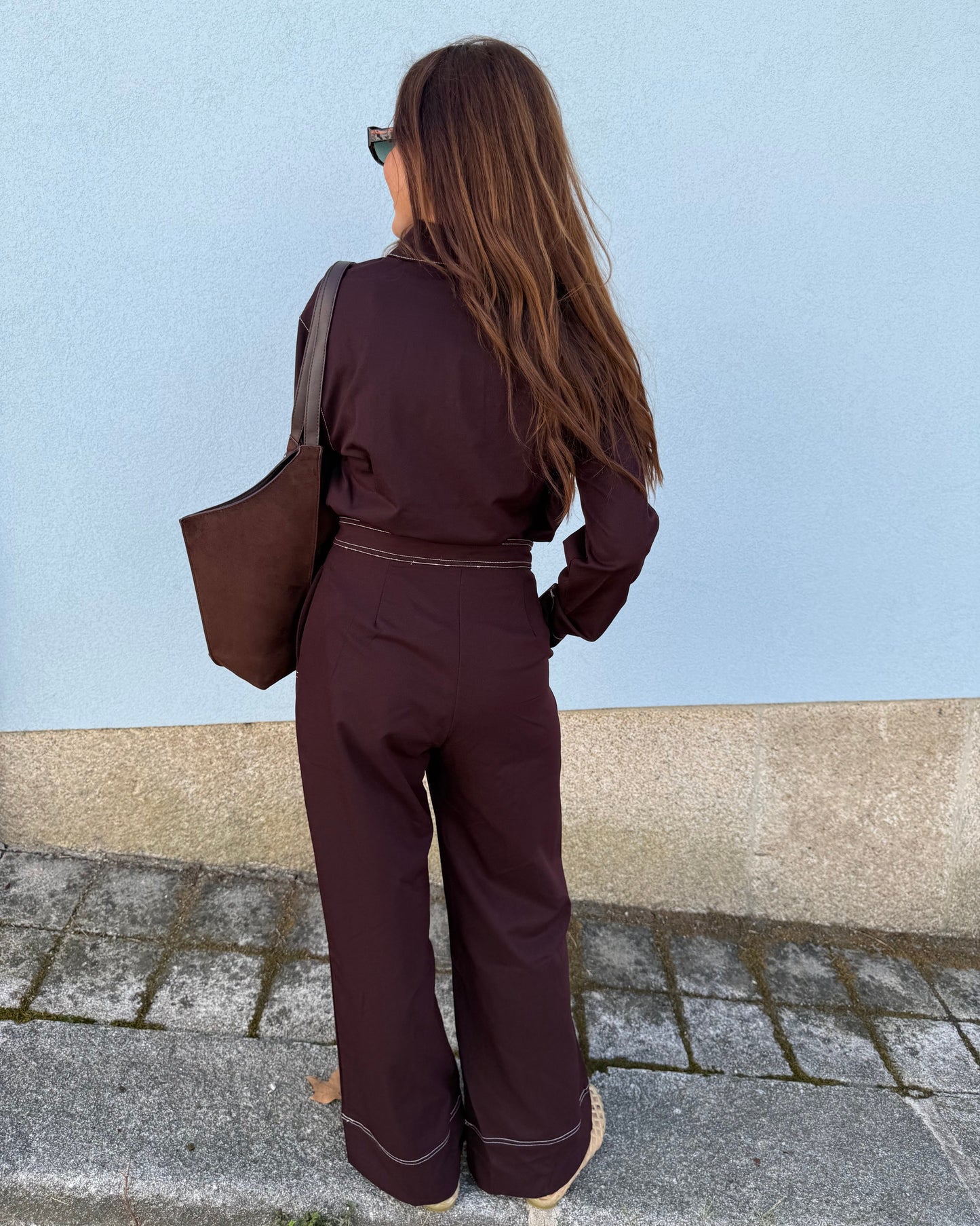 Calças retas com detalhe de costuras - Bordeaux
